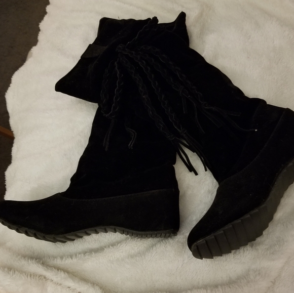 Boots - Picture 2 of 3